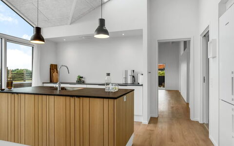 Egil - 1.5Km from the Sea: Küche, Interior Design, Holz, Flooring, Countertop, Decke, Fussboden, Küchengerät, Cabinetry, Möbel