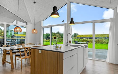 Egil - 1.5Km from the Sea: Decke, Interior Design, Küche, Light Fixture, Countertop, Küche & Esszimmer Tisch, Stuhl, Hartholz, Natürliches Material, Holzbeize
