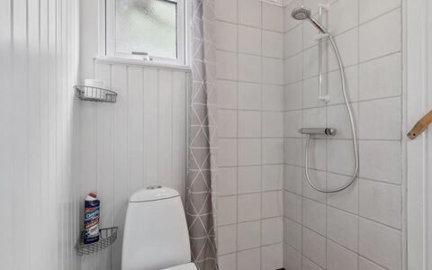 Alkmar - from the Sea: Wand, Flooring, Armatur, Fussboden, Badezimmer, Toilette, Interior Design, Toilleten Sitz, Installation, Decke