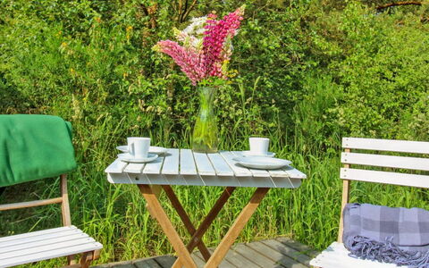 Arlett - 950M from the Sea: Blau, Strauch, Hütte, Ground, Garten, Estate, Schatten, Landscaping, Bauernhaus, Eco Hotel