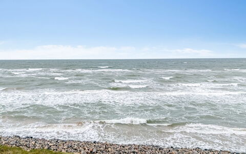 Nikoletta - 50M from the Sea: Blau, Wasser, Wasservorräte, Daytime, Gewässer, Natürlichen Umgebung, Horizont, Küste, Strand, Meer