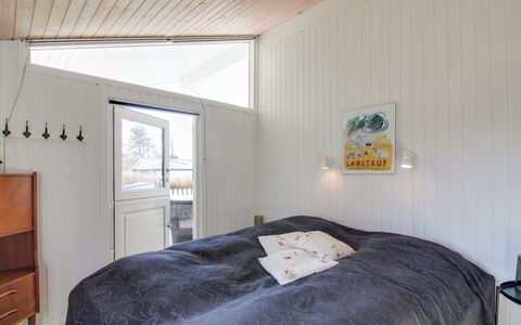 Fridhild - 875M from the Sea: Holz, Decke, Schlafzimmer, Hartholz, Light Fixture, Holzbeize, Planke, Holzboden, Bedding, Bett