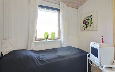 Fridhild - 875M from the Sea: Holz, Fussboden, Flooring, Schlafzimmer, Interior Design, Bett, Möbel, Zimmer, Decke, Bettdecke