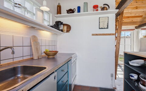 Bedri - 100M from the Sea: Küche, Countertop, Flooring, Spüle, Holz, Interior Design, Möbel, Küchengerät, Fussboden, Decke