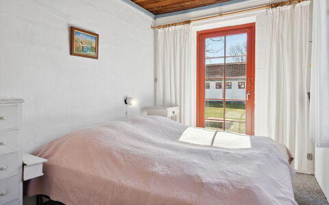 Natalija - 100M from the Sea: Bett, Schlafzimmer, Wand, Bettdecke, Holz, Bedding, Fussboden, Decke, Interior Design, Bettrahmen