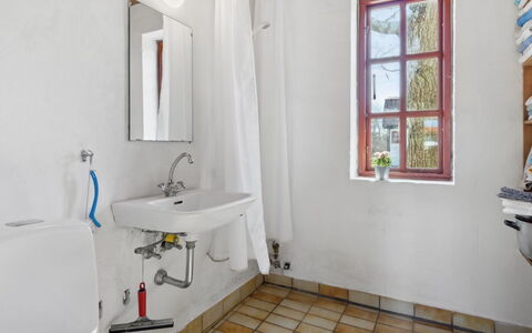 Natalija - 100M from the Sea: Wand, Flooring, Armatur, Fussboden, Bad Sink, Badezimmer, Interior Design, Sinken, Decke, Installation