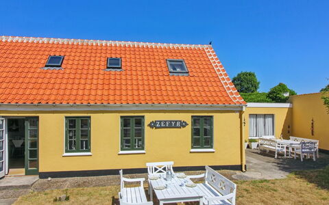 Svenger - 350M from the Sea: Möbel, Interior Design, Flooring, Holz, Fussboden, Decke, Holzboden, Stuhl, Tabelle, Beleuchtung