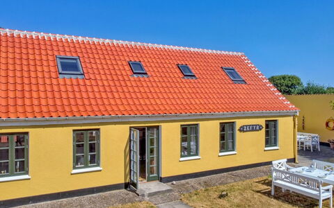 Svenger - 350M from the Sea: Möbel, Interior Design, Flooring, Holz, Fussboden, Decke, Holzboden, Stuhl, Tabelle, Beleuchtung
