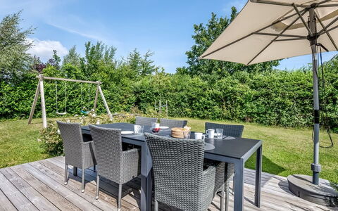 Asko - 350M from the Sea: Möbel, Interior Design, Flooring, Holz, Fussboden, Decke, Holzboden, Stuhl, Tabelle, Beleuchtung