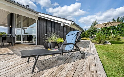 Asko - 350M from the Sea: Möbel, Interior Design, Flooring, Holz, Fussboden, Decke, Holzboden, Stuhl, Tabelle, Beleuchtung