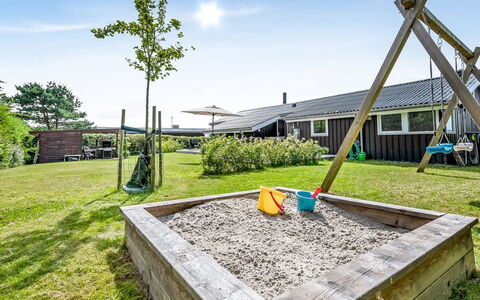 Asko - 350M from the Sea: Möbel, Interior Design, Flooring, Holz, Fussboden, Decke, Holzboden, Stuhl, Tabelle, Beleuchtung