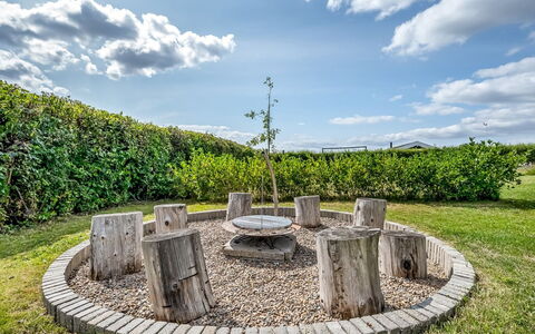 Asko - 350M from the Sea: Möbel, Interior Design, Flooring, Holz, Fussboden, Decke, Holzboden, Stuhl, Tabelle, Beleuchtung