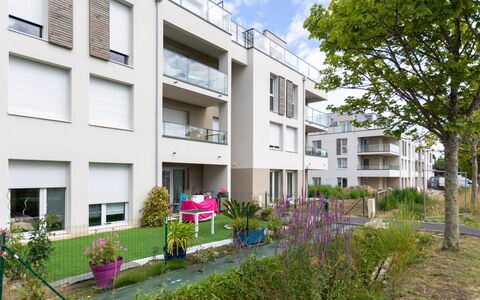 Cancale 160: Pflanze, Gebäude, Eigentum, Fenster, Himmel, Baum, Urban Design, Grundstueck, Wolke