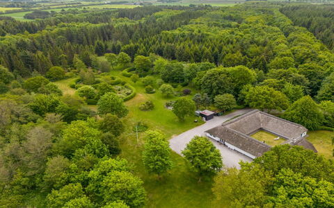 Tatiane - 10Km from the Sea: Dach, Haus, Zuhause, Hütte, Abstellgleis, Estate, Auffahrt, Gartenbauten, Garten, Schuppen