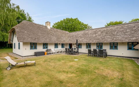 Tatiane - 10Km from the Sea: Dach, Haus, Zuhause, Hütte, Abstellgleis, Estate, Auffahrt, Gartenbauten, Garten, Schuppen