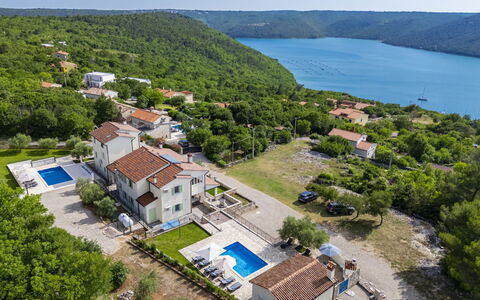 Villa Dina: Vogelperspektive, Schwimmbad, Resort, Estate, Luftaufnahmen, Eco Hotel, Ferienort, Villa, Hotel