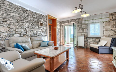 Villa Dina: Wand, Flooring, Interior Design, Möbel, Fussboden, Decke, Steinwand, Wohnzimmer, Zimmer, Couch