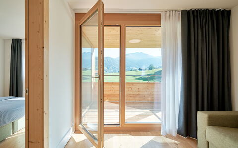 Disentis 50: Eigentum, Gebäude, Holz, Schatten, Vorhang, Komfort, Fussboden, Flooring, Hartholz