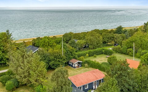 Rikhard - 75M from the Sea: Dach, Haus, Grundstueck, Zuhause, Hütte, Estate, Gartenbauten, Schatten, Blockhaus, Landscaping
