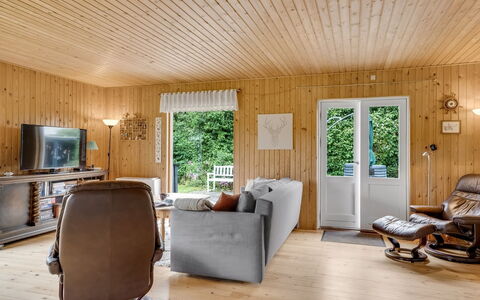 Rikhard - 75M from the Sea: Dach, Haus, Grundstueck, Zuhause, Hütte, Estate, Gartenbauten, Schatten, Blockhaus, Landscaping