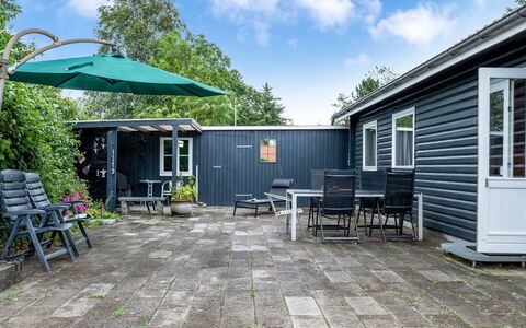 Rikhard - 75M from the Sea: Dach, Haus, Grundstueck, Zuhause, Hütte, Estate, Gartenbauten, Schatten, Blockhaus, Landscaping