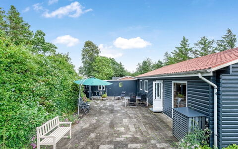 Rikhard - 75M from the Sea: Dach, Haus, Grundstueck, Zuhause, Hütte, Estate, Gartenbauten, Schatten, Blockhaus, Landscaping