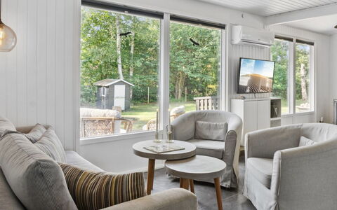 Thordgrim - 600M from the Sea: Holz, Interior Design, Flooring, Möbel, Decke, Fussboden, Zuhause, Zimmer, Couch, Wohnzimmer