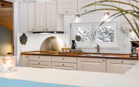 Valda - 1.5Km from the Sea: Interior Design, Holz, Möbel, Küche, Decke, Flooring, Beleuchtung, Countertop, Küchengerät, Cabinetry
