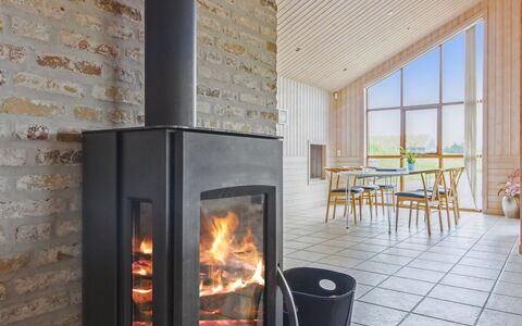 Ran - 1.5Km from the Sea: Holz, Zuhause, Veranda, Deck, Hartholz, Dach, Holzbeize, Holzboden, Eco Hotel