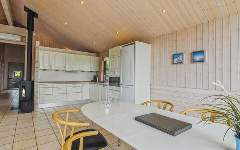 Ran - 1.5Km from the Sea: Holz, Zuhause, Veranda, Deck, Hartholz, Dach, Holzbeize, Holzboden, Eco Hotel