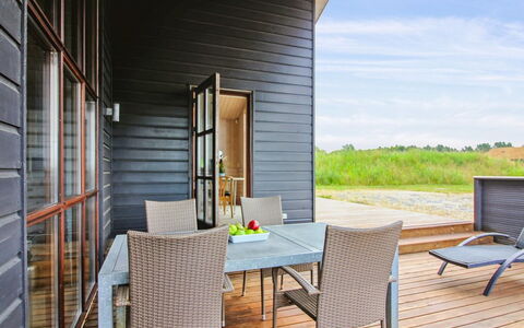 Ran - 1.5Km from the Sea: Holz, Zuhause, Veranda, Deck, Hartholz, Dach, Holzbeize, Holzboden, Eco Hotel
