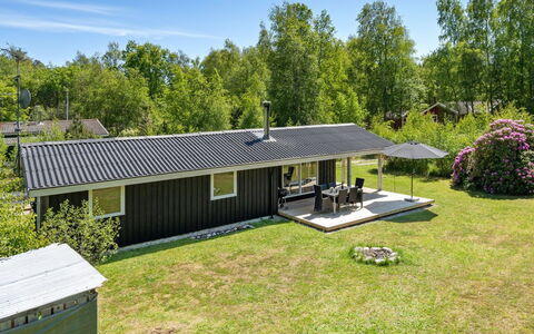 Aldina - 1.6Km from the Sea: Decke, Flooring, Interior Design, Fussboden, Verbundwerkstoff, Möbel, Resort, Hotel, Design, Daylighting
