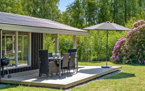 Aldina - 1.6Km from the Sea: Decke, Flooring, Interior Design, Fussboden, Verbundwerkstoff, Möbel, Resort, Hotel, Design, Daylighting