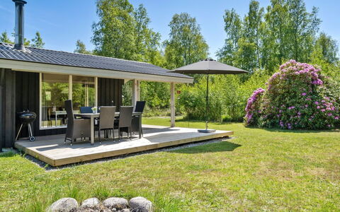 Aldina - 1.6Km from the Sea: Decke, Flooring, Interior Design, Fussboden, Verbundwerkstoff, Möbel, Resort, Hotel, Design, Daylighting