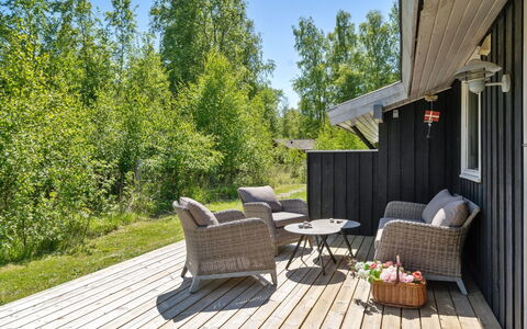 Aldina - 1.6Km from the Sea: Decke, Flooring, Interior Design, Fussboden, Verbundwerkstoff, Möbel, Resort, Hotel, Design, Daylighting