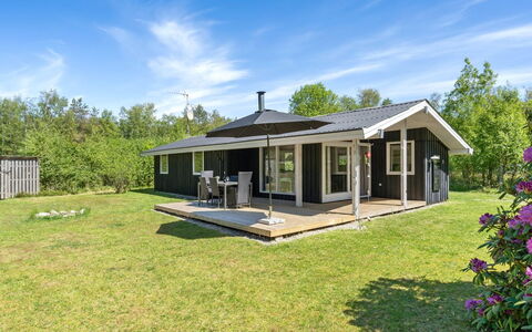 Aldina - 1.6Km from the Sea: Decke, Flooring, Interior Design, Fussboden, Verbundwerkstoff, Möbel, Resort, Hotel, Design, Daylighting