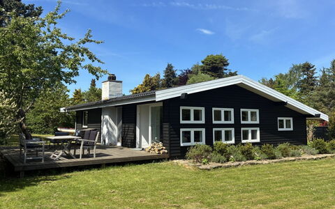 Hendrina - 500M from the Sea: Holz, Haus, Zuhause, Hütte, Dach, Grundstueck, Bauernhaus, Abstellgleis, Veranda, Tür