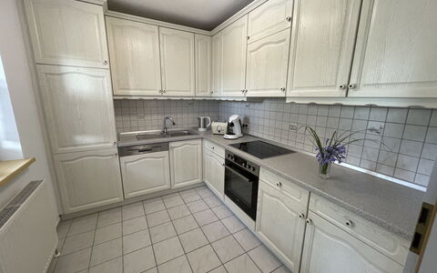 Remawe: Spüle, Sinken, Cabinetry, Eigentum, Countertop, Zapfhahn, Herd, Küchengerät, Küche, Haushaltsgerät