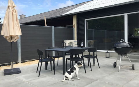 Esger - 900M from the Sea: Decke, Flooring, Interior Design, Fussboden, Verbundwerkstoff, Möbel, Resort, Hotel, Design, Daylighting