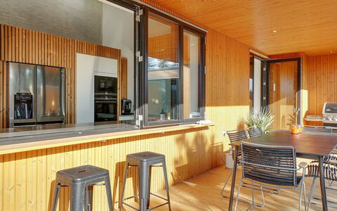 Bena - 800M from the Sea: Möbel, Interior Design, Stuhl, Flooring, Tabelle, Resort, Fussboden, Decke, Zimmer, Eco Hotel
