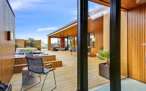 Bena - 800M from the Sea: Möbel, Interior Design, Stuhl, Flooring, Tabelle, Resort, Fussboden, Decke, Zimmer, Eco Hotel