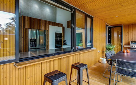 Bena - 800M from the Sea: Möbel, Interior Design, Stuhl, Flooring, Tabelle, Resort, Fussboden, Decke, Zimmer, Eco Hotel