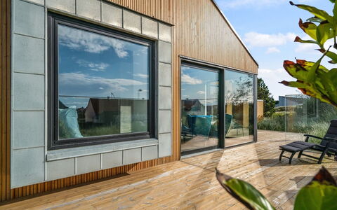 Bena - 800M from the Sea: Möbel, Interior Design, Stuhl, Flooring, Tabelle, Resort, Fussboden, Decke, Zimmer, Eco Hotel