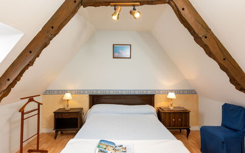 Emeraude: Gebäude, Eigentum, Möbel, Licht, Holz, Komfort, Haus, Interior Design, Die Architektur, Fussboden