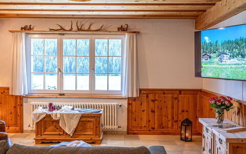 Chesa Anemona al Lej: Eigentum, Gebäude, Fenster, Holz, Interior Design, Beleuchtung, Die Architektur, Fussboden, Schatten, Pflanze