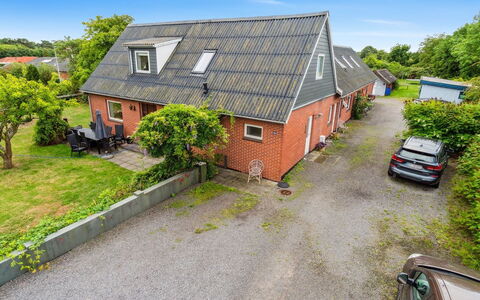 Atena - 250M from the Sea: Dach, Haus, Grundstueck, Zuhause, Hütte, Estate, Gartenbauten, Schatten, Blockhaus, Landscaping