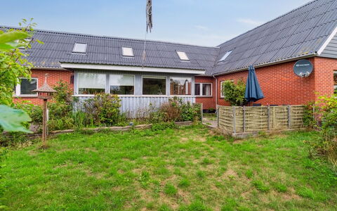 Atena - 250M from the Sea: Dach, Haus, Grundstueck, Zuhause, Hütte, Estate, Gartenbauten, Schatten, Blockhaus, Landscaping