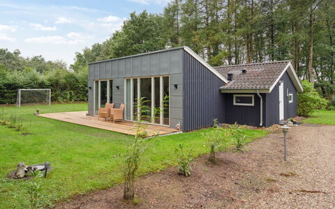 Brynhild - 30Km from the Sea: Haus, Zuhause, Dach, Wohngebiet, Hütte, Estate, Bauernhaus, Rasen, Landscaping, Abstellgleis