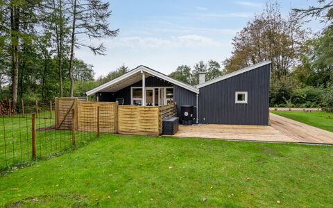 Brynhild - 30Km from the Sea: Haus, Zuhause, Dach, Wohngebiet, Hütte, Estate, Bauernhaus, Rasen, Landscaping, Abstellgleis