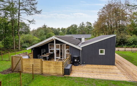 Brynhild - 30Km from the Sea: Haus, Zuhause, Dach, Wohngebiet, Hütte, Estate, Bauernhaus, Rasen, Landscaping, Abstellgleis